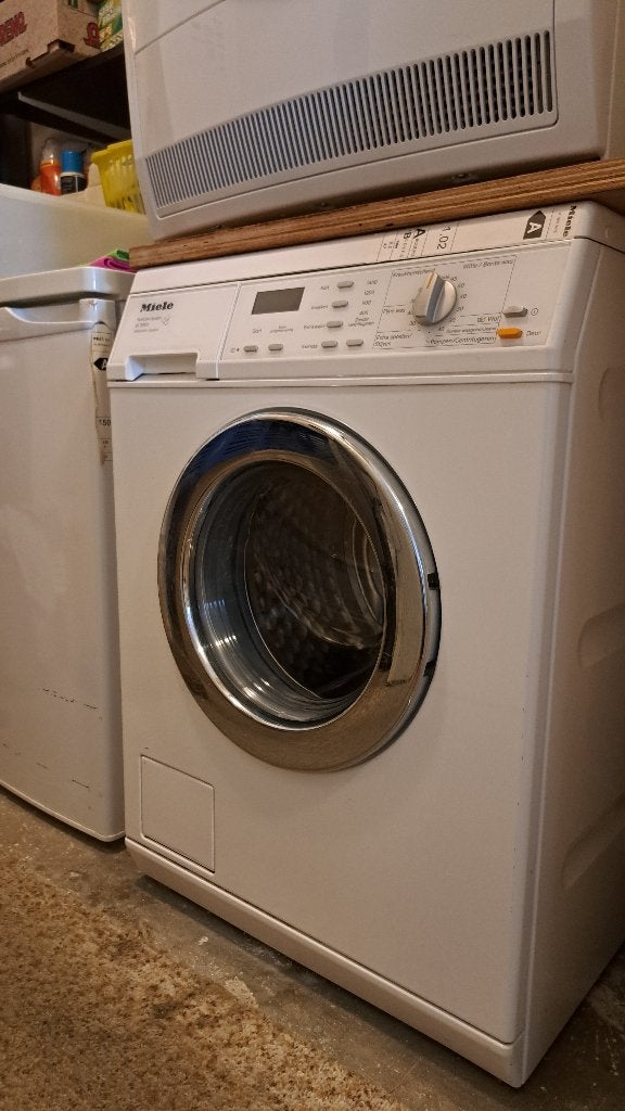 Miele wasmachine, Ophalen, 1200 tot 1600 toeren, 4 tot 6 kg, Zo goed als nieuw