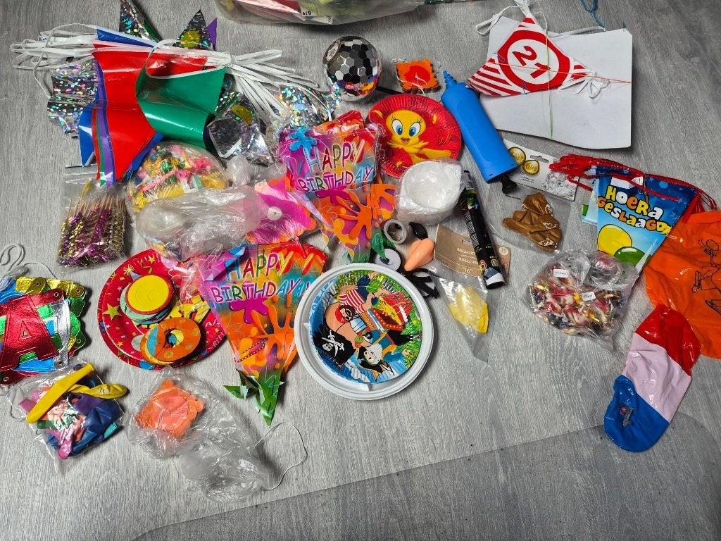 feestartikelen cadeautjes, slingers, opblaas-cijfers en meer, Ophalen, Gebruikt, Feestartikel, Verjaardag