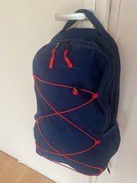 Postcode loterij Donkerblauwe rugzak met rode accenten, Sieraden, Tassen en Uiterlijk, Tassen | Rugtassen, 25 tot 40 cm, Nieuw