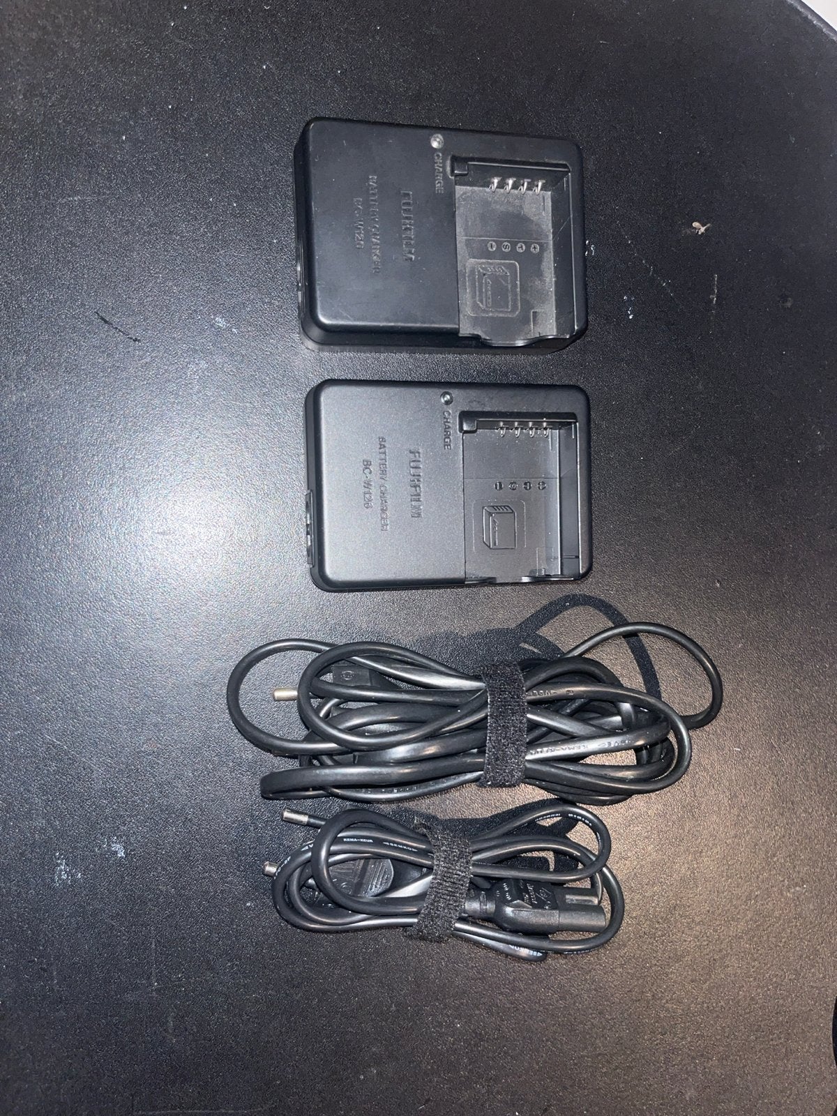 Originele Fujifilm NP-W126 Oplader (2 beschikbaar), Ophalen of Verzenden, Gebruikt
