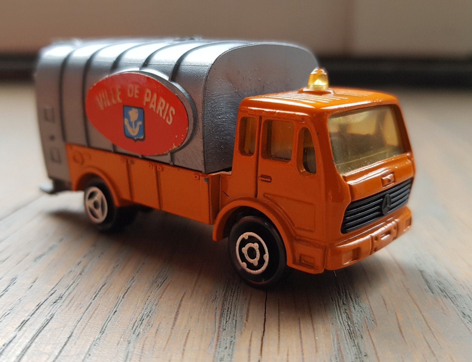 Majorette Mercedes Vuilniswagen 'Ville de Paris', Ophalen of Verzenden, Gebruikt, Auto