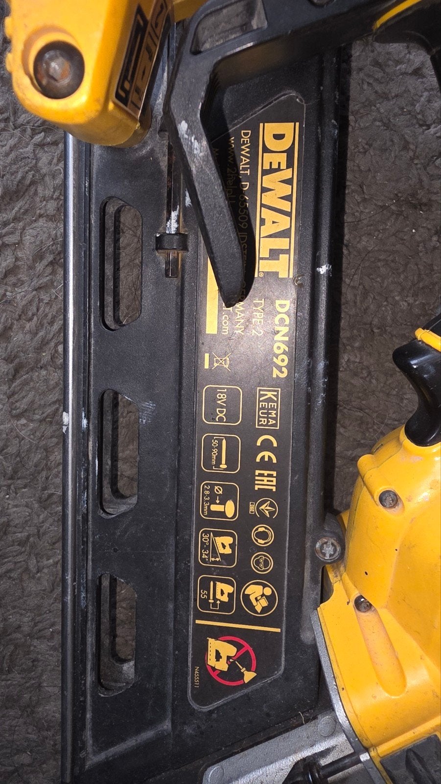 Dewalt tacker DCN 692
