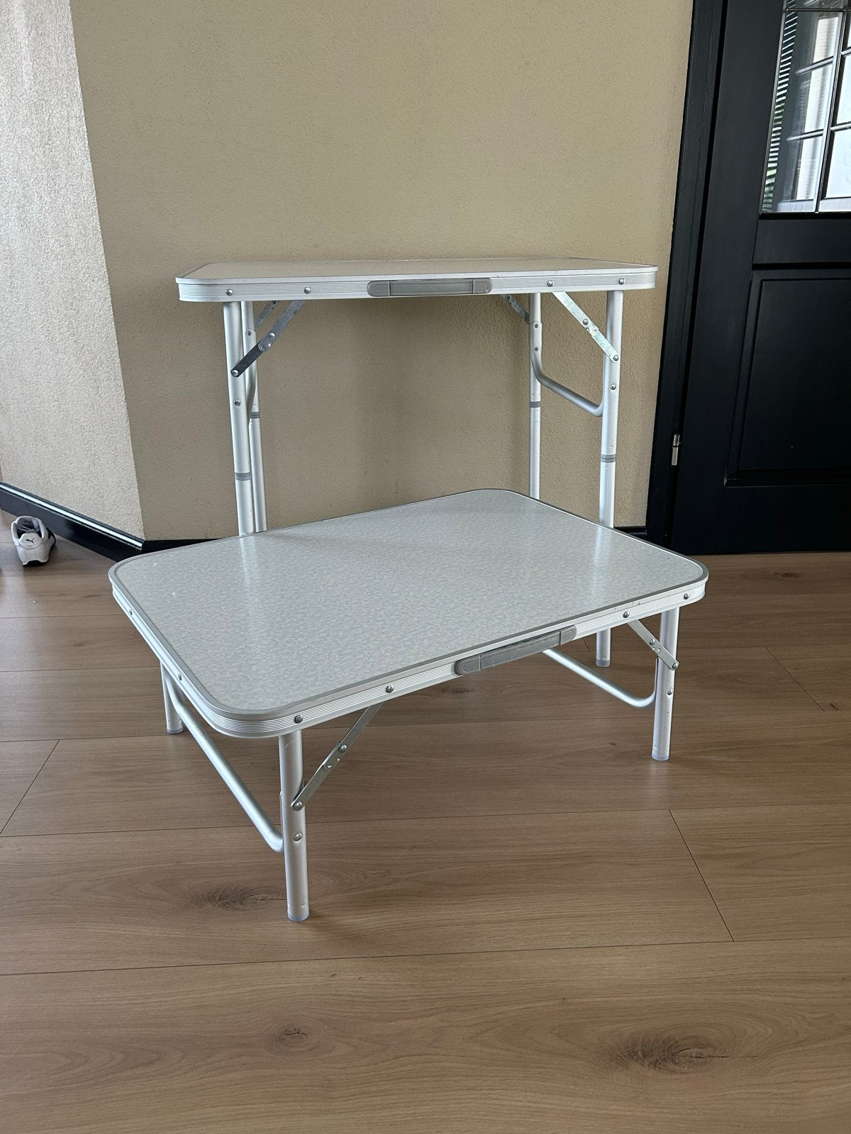 2 inklapbare campingtafels - 55x75x67,5 cm, Caravans en Kamperen, Kampeermeubelen, Ophalen of Verzenden, Gebruikt, Campingtafel