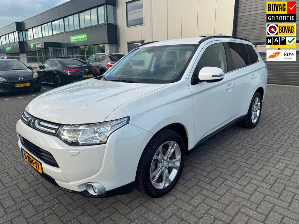 Mitsubishi Outlander 2.0 Intense+ 7P, 15 km/l, 4 cilinders, 7 stoelen, Wit