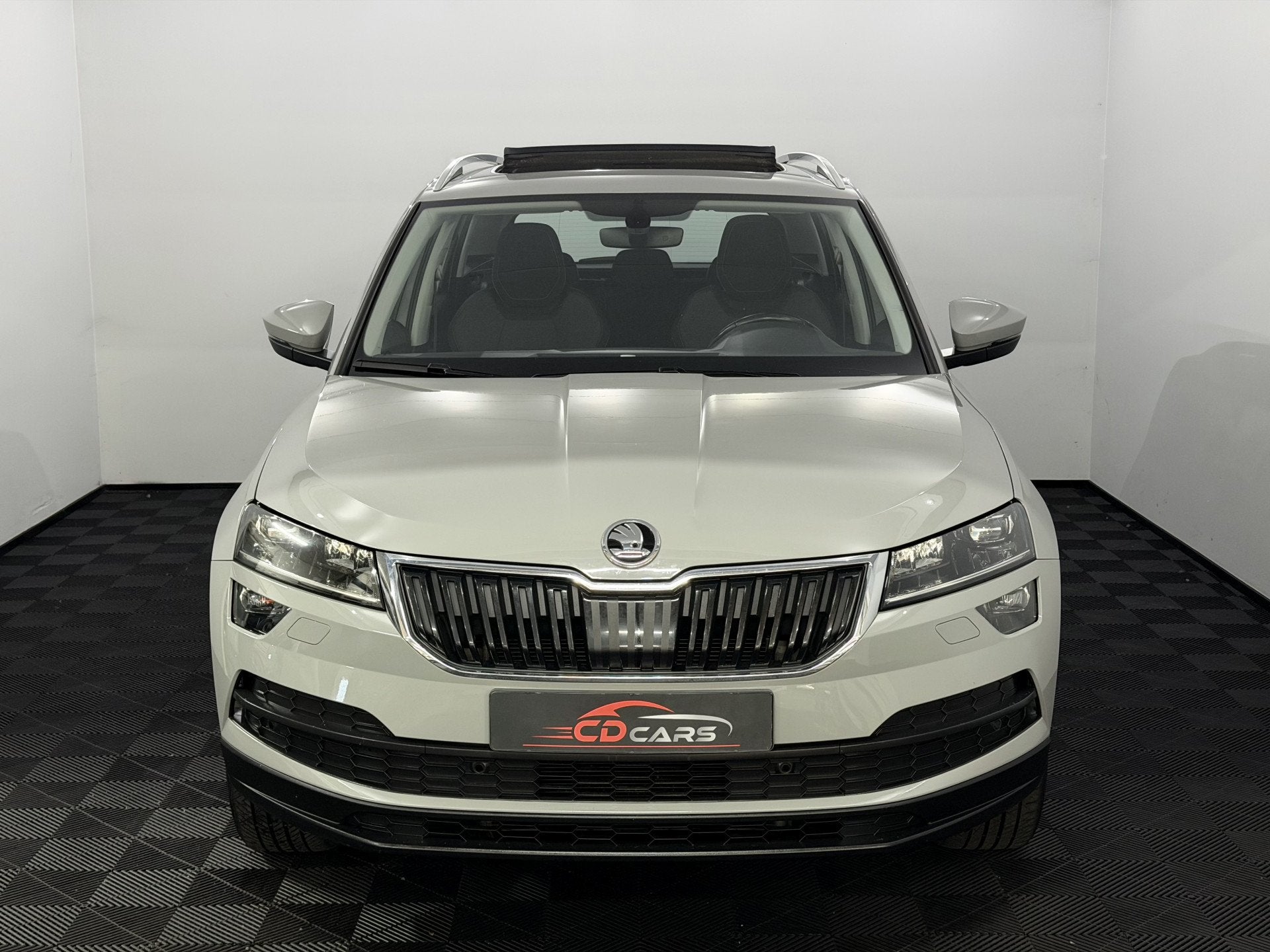 Skoda Karoq 1.0 TSI Business Edition Panoramadak, Camera, Na, Voorwielaandrijving, Stof, Gebruikt, Euro 6