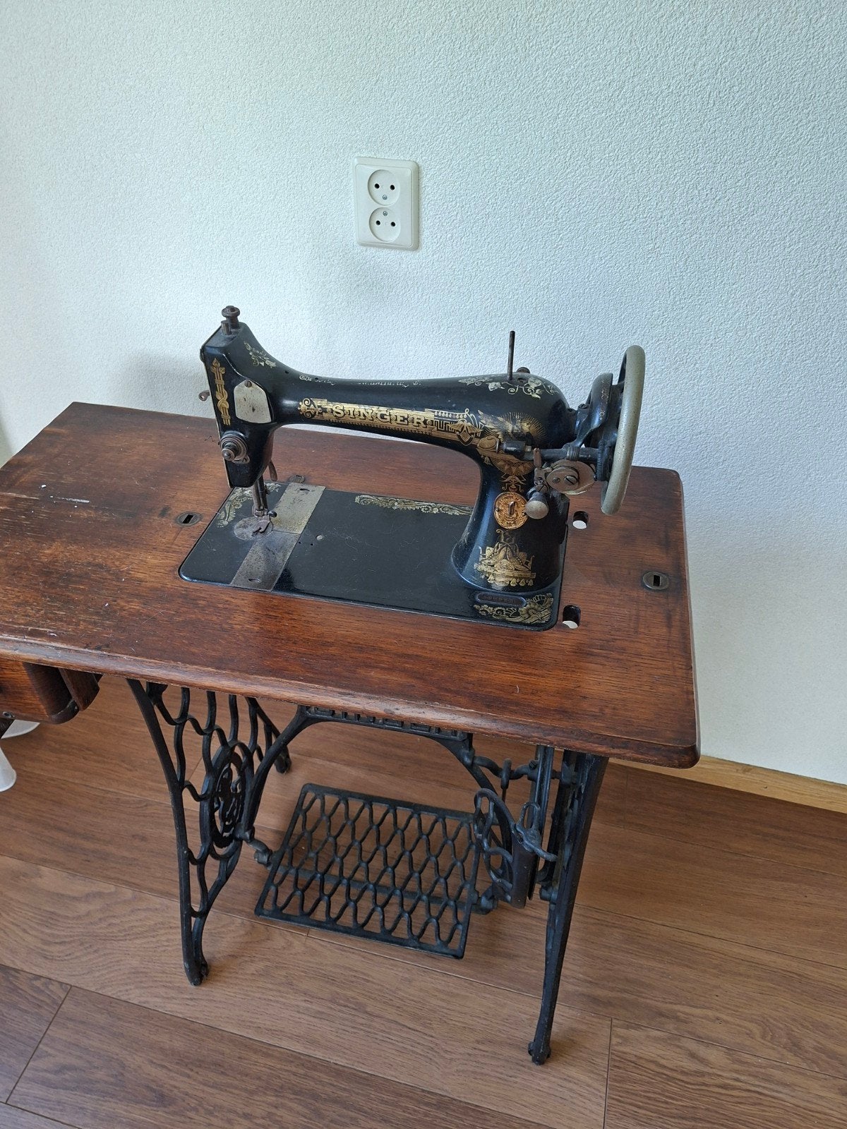 Antieke Singer Naaimachine met Houten Tafel, Ophalen
