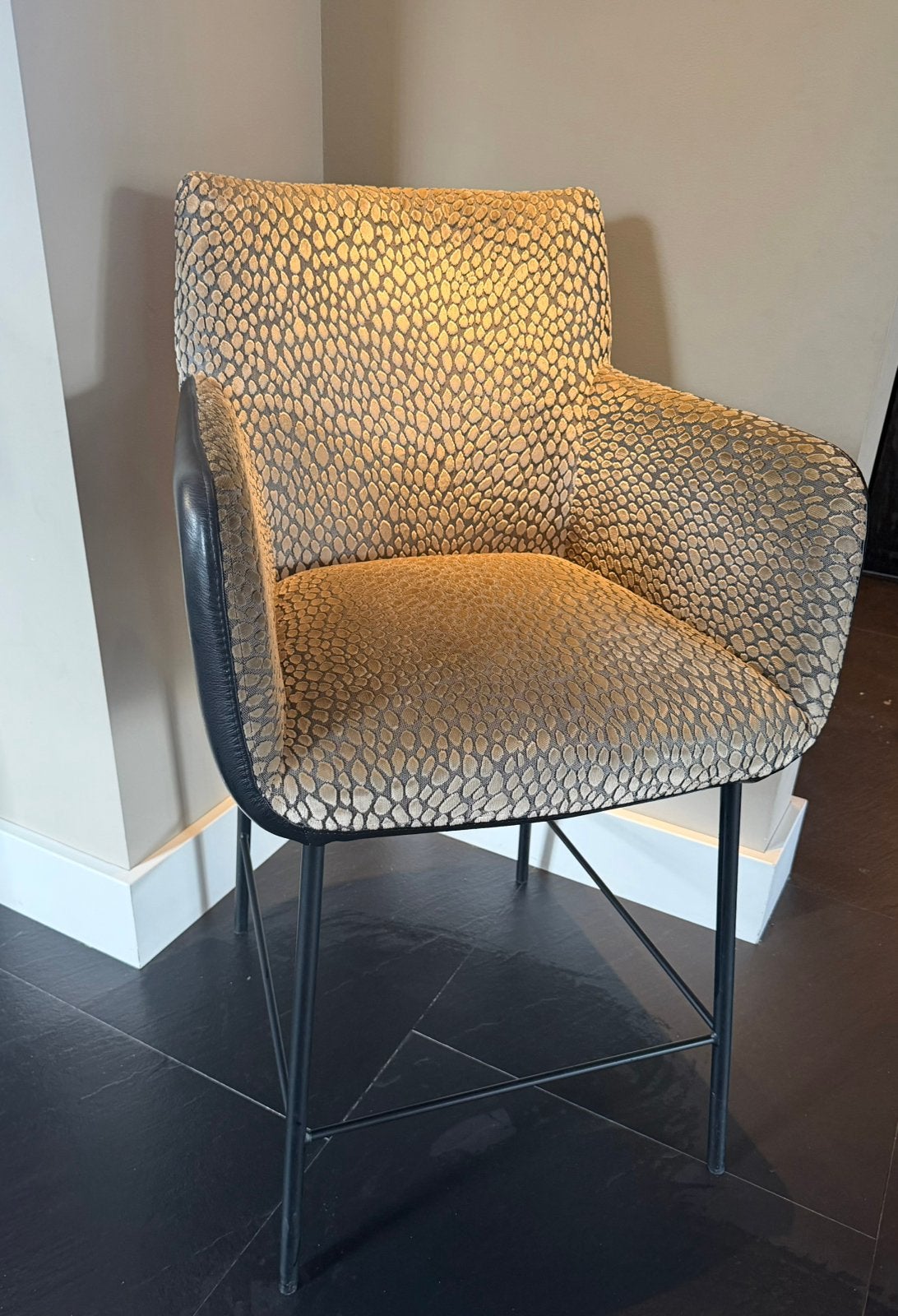 Luxe maatwerk eetkamerstoelen – set van 5 – Claudi stof., Huis en Inrichting, Ophalen, Zwart, Zo goed als nieuw, Stof