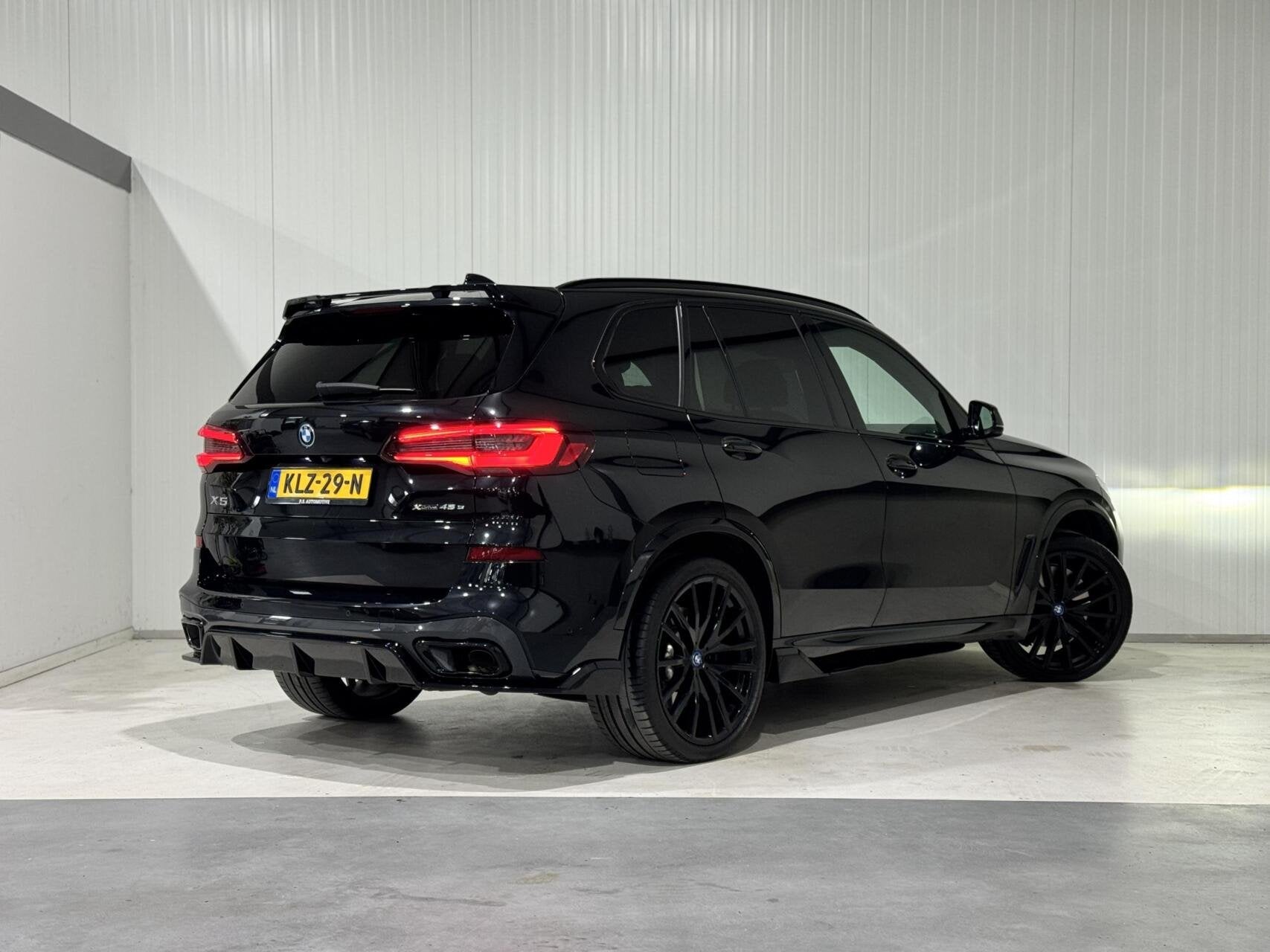 BMW X5 xDrive45e High Executive|M SPORT|PANO|HUD|ACC|LANE|22, Gebruikt, 394 pk, Met garantie (alle), Zwart