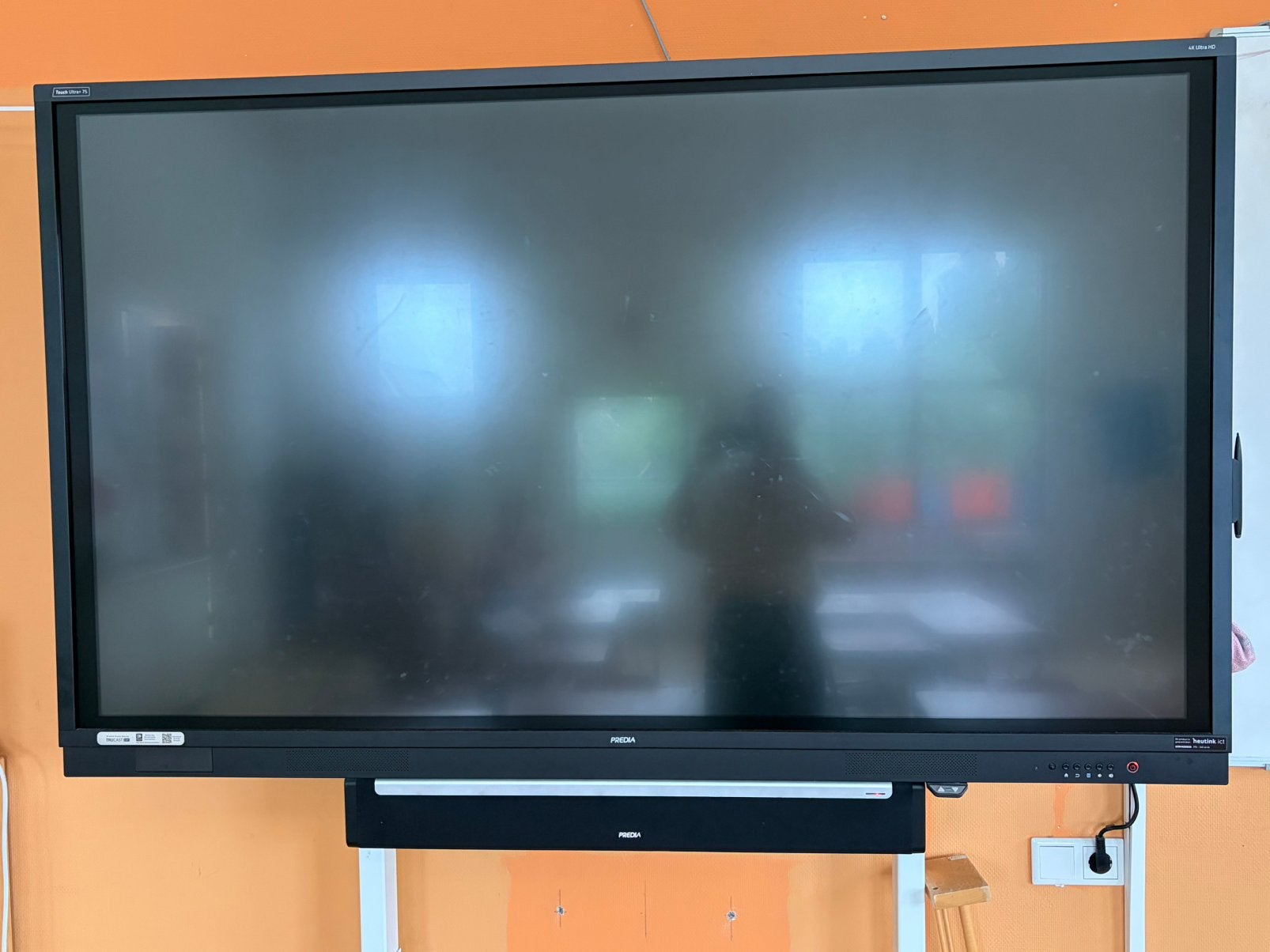 Predia Touch Ultra 75 touchscreen — model OTS-ULTRA75V2T1, 50 Hz, Zo goed als nieuw, 100 cm of meer, Ophalen