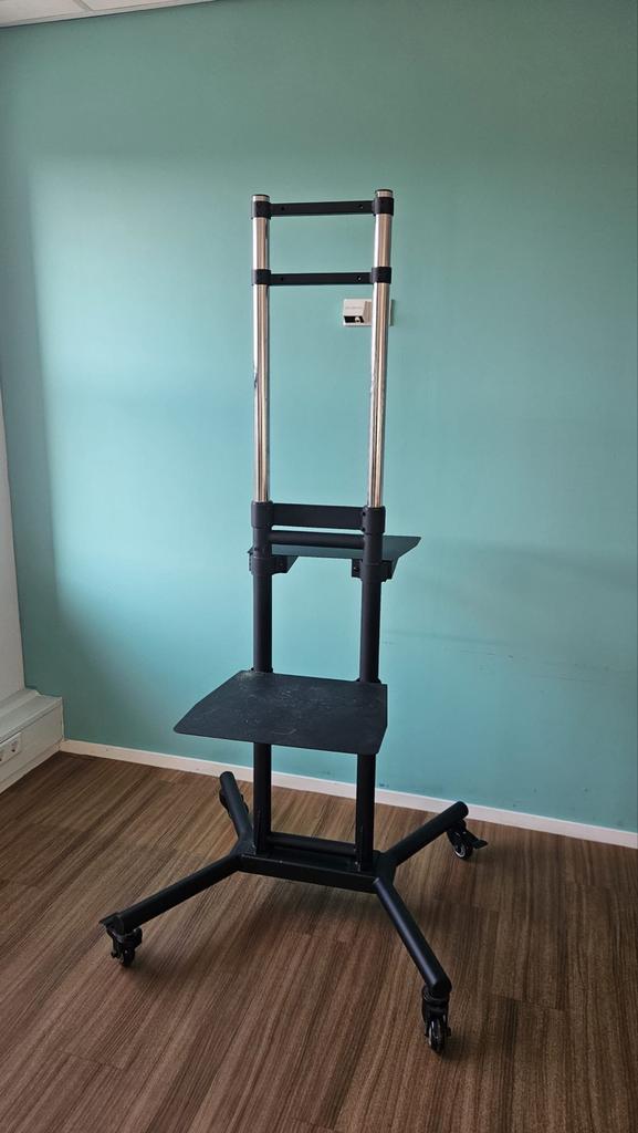 Verrijdbare TV Trolley / Presentatiewagen, Ophalen, Gebruikt