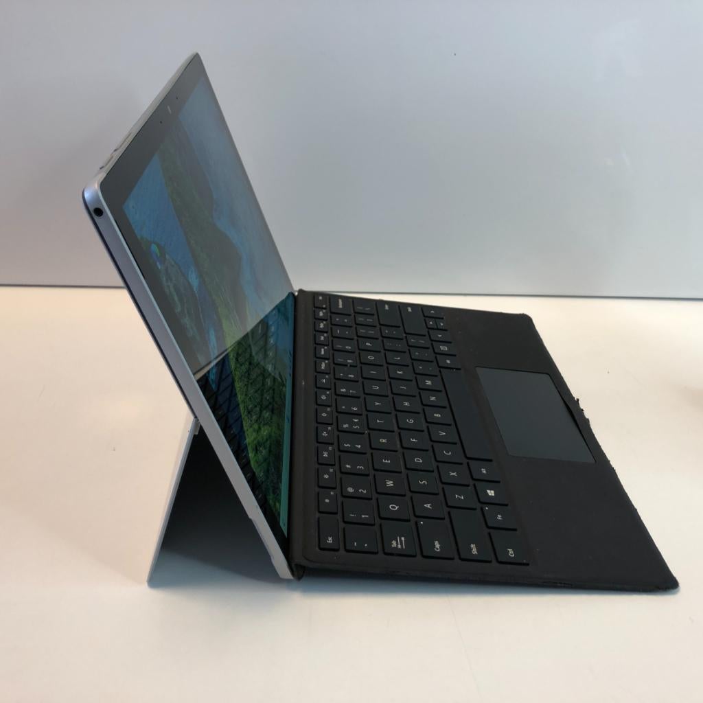 Microsoft Surface Pro 7 + toetsenbord | i5 | 8GB | 128GB, Microsoft, Gebruikt, Support@microsoft.com, Microsoft Corporation
One Microsoft Way
Redmond, WA 98052-6399
USA