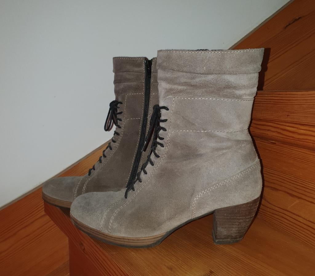Wolky enkellaarsjes suede maat 41.5, Ophalen of Verzenden, Zo goed als nieuw, Beige