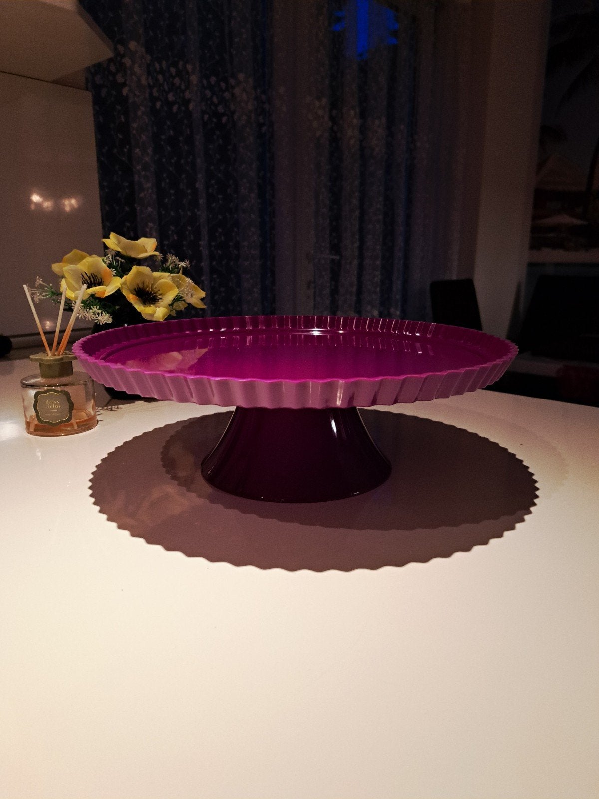 Paarse taartstandaard / etagere, Huis en Inrichting, Ophalen, Overige typen, Paars, Kunststof
