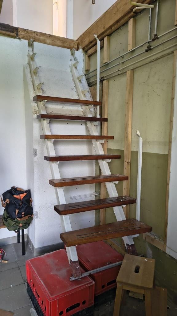 oerdegelijke rechte trap:ijzer met hardhouten treden/leuning, Ophalen, Gebruikt, Trap, 2 tot 4 meter