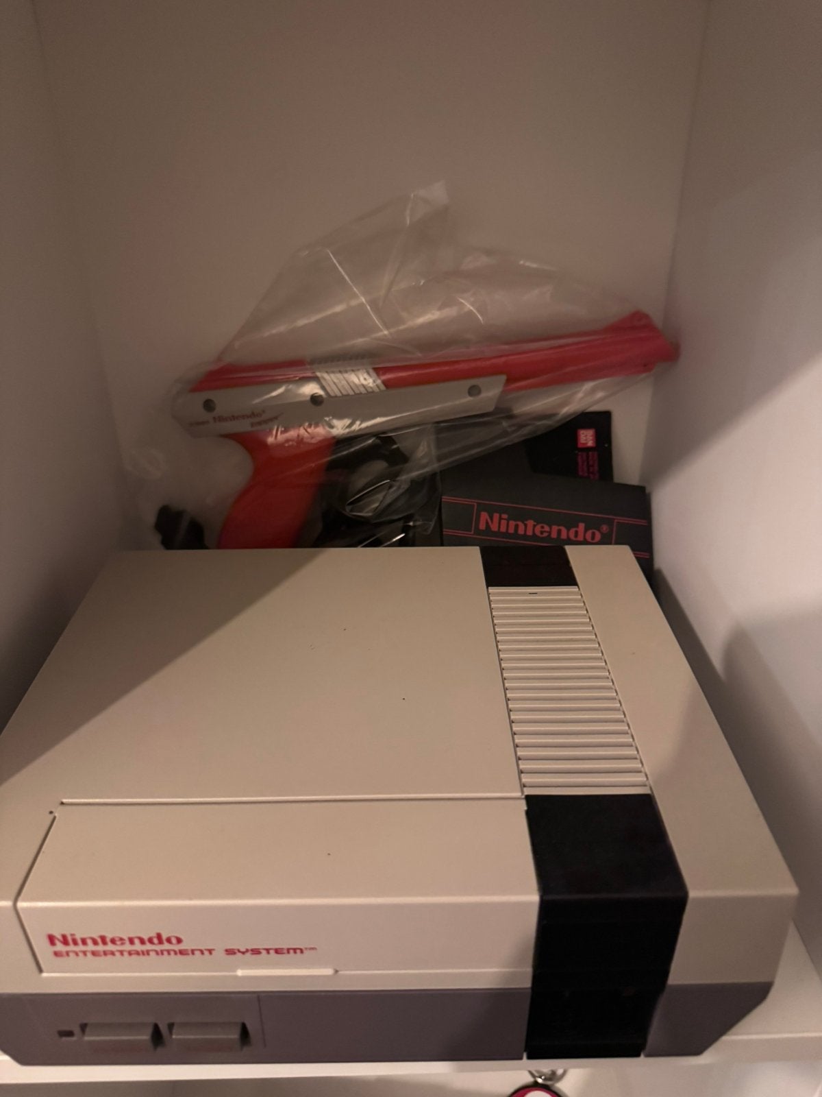 Nintendo NES set + 5 games + 2 controllers + Nintendo Zapper, Ophalen of Verzenden, Zo goed als nieuw, Met 2 controllers