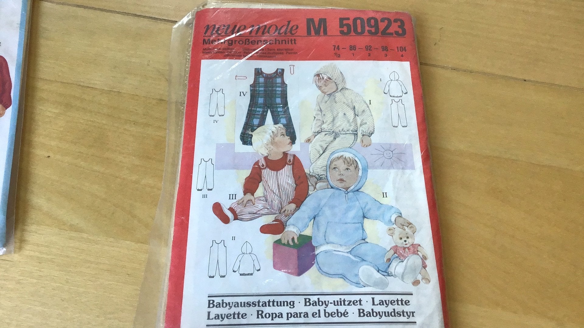 Naai patroon neue mode 50923, overall + jasje, M:74 - 104, Kind, Verzenden, Nieuw, Broek