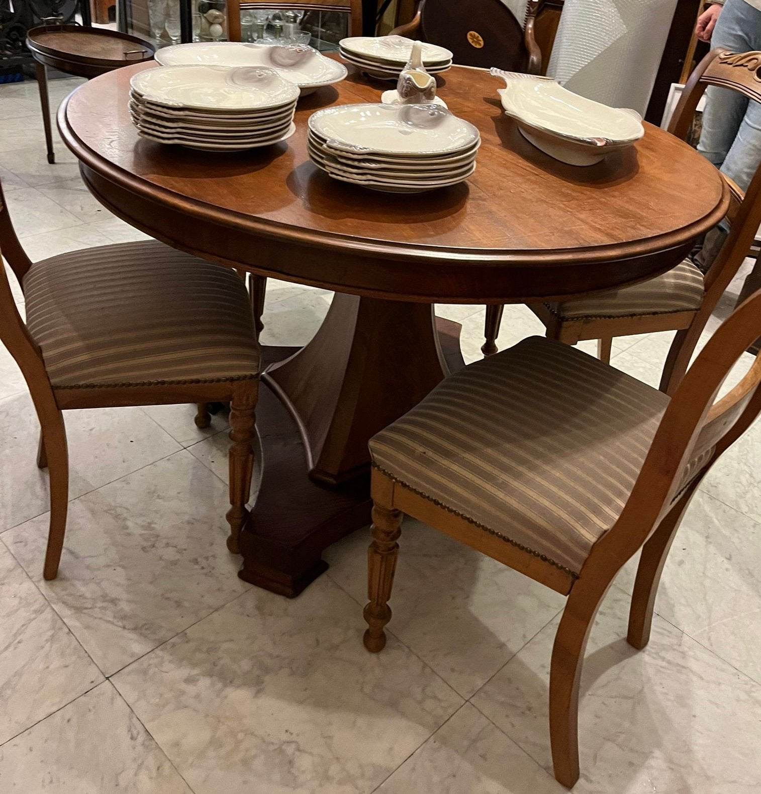 Antieke eettafel Biedermeier stijl, rond met vier stoelen, Antiek en Kunst, Ophalen