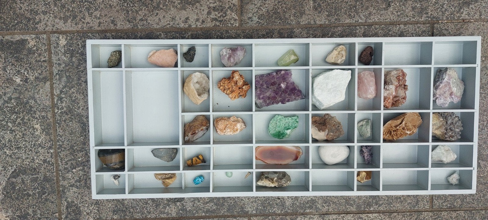 Edelstenen verzameling met letterbak 78x32 cm, Ophalen