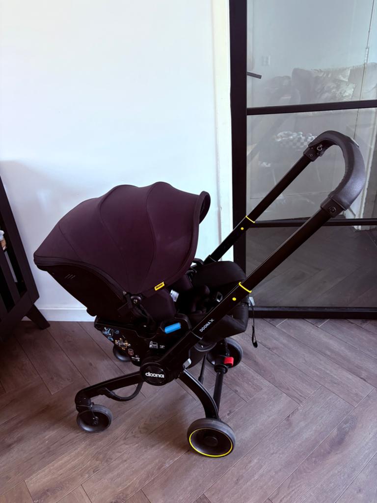 Doona X wagen autostoel maxicosi zwart zo goed als nieuw!, Kinderen en Baby's, Buggy's, Ophalen of Verzenden, Zo goed als nieuw