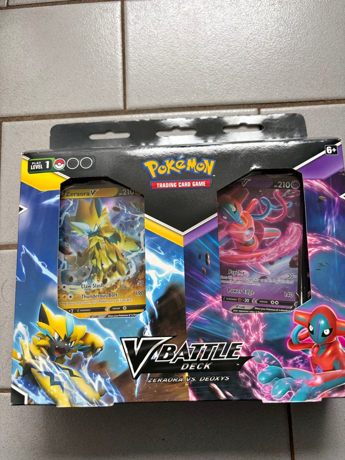 Pokémon TCG V Battle Deck: Zeraora vs. Deoxys, Ophalen of Verzenden, Nieuw, Speeldeck