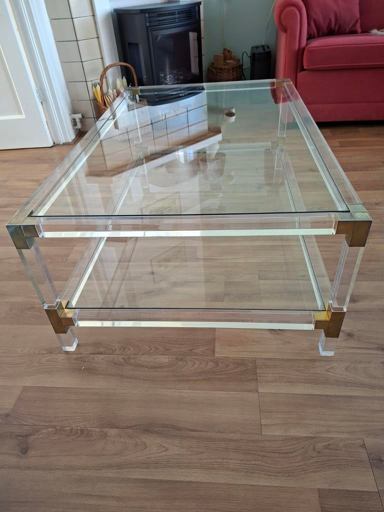 Glazen salontafel met messing details en hard plastic randen, Huis en Inrichting, Tafels | Salontafels, Ophalen, 100 tot 150 cm