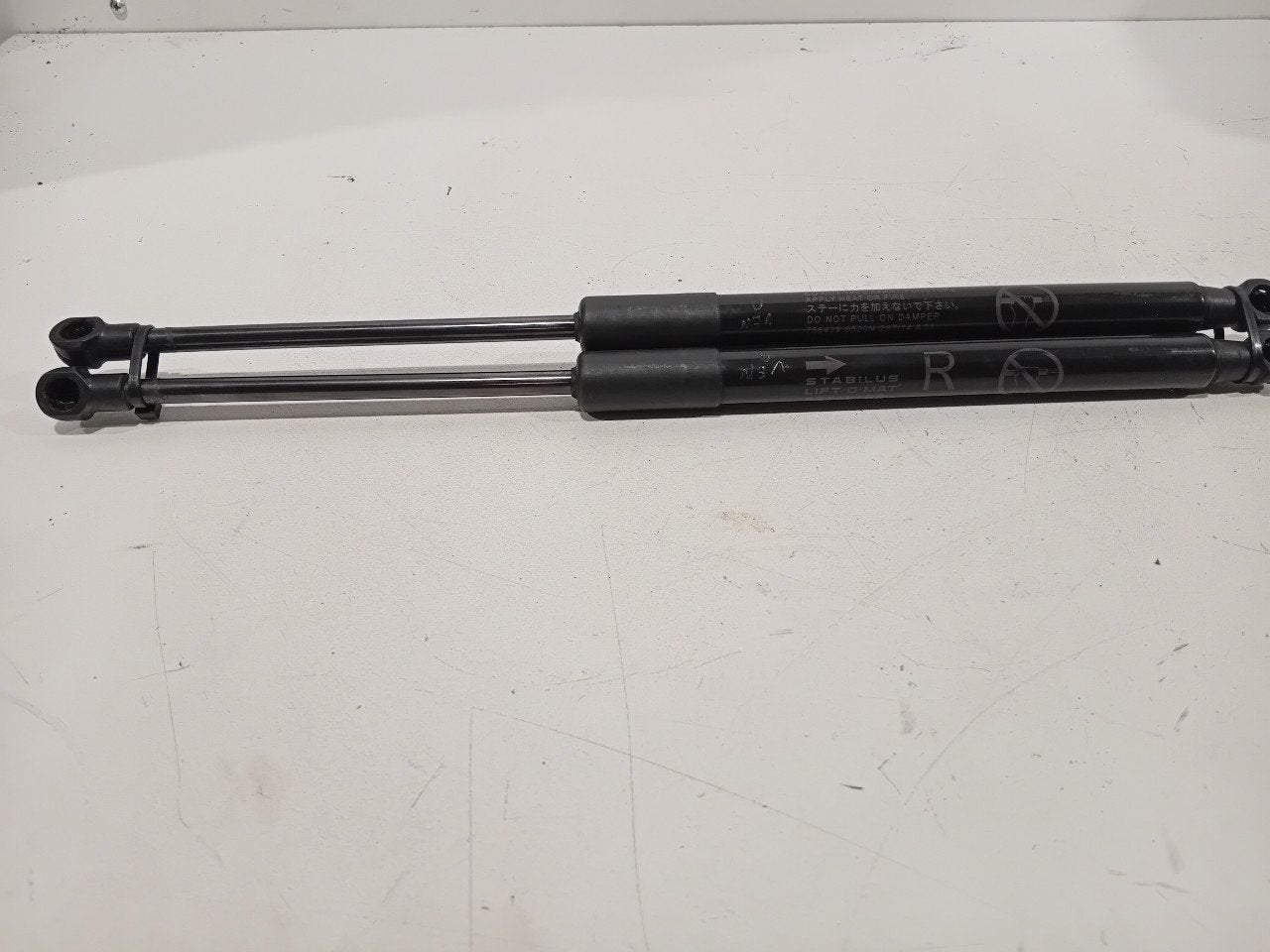 Gasdrukveerset achter Toyota Auris, Onderdelen@venauto.nl, Van der Ven Autorecycling B.V., Gebruikt, Ettenseweg 76, 4706 PB Roosendaal, The Netherlands