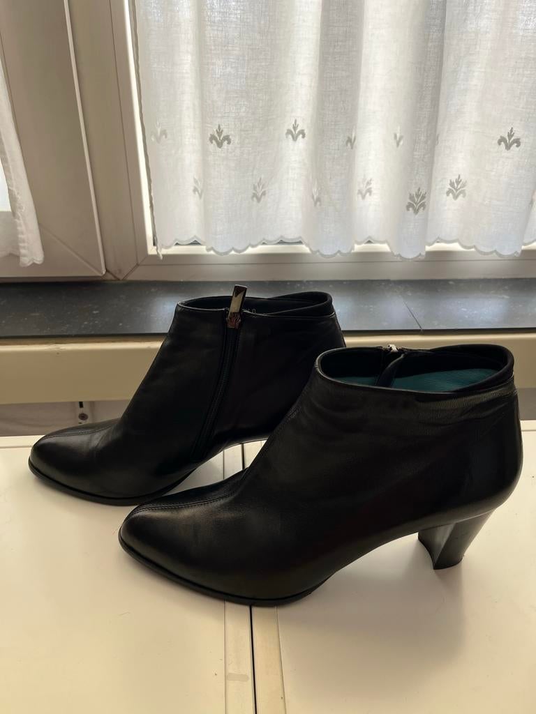 Thierry Rabotin Zwarte Leren Enkellaarsjes - Maat 40, Kleding | Dames, Schoenen, Ophalen of Verzenden, Zo goed als nieuw, Zwart
