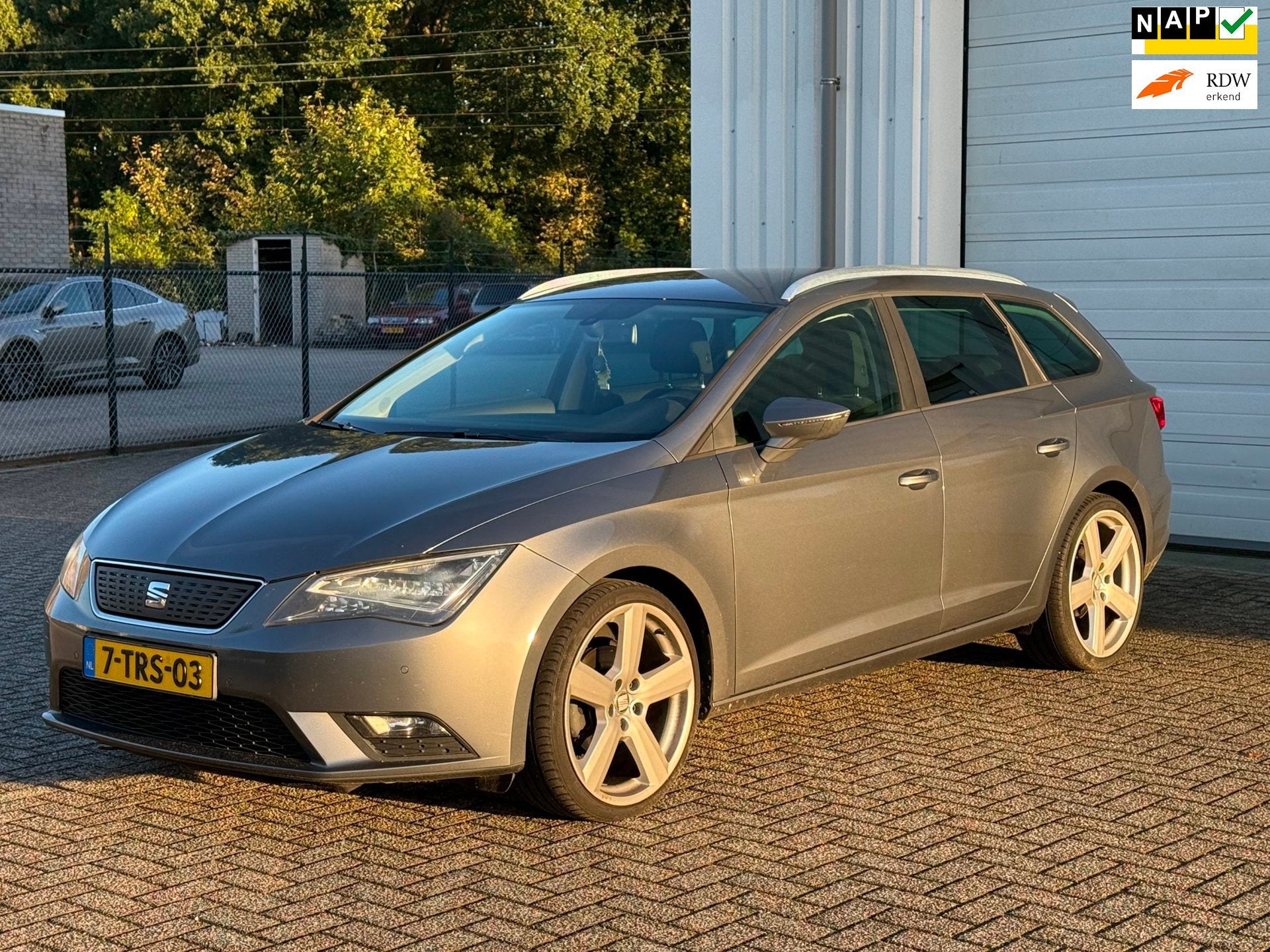 Seat Leon ST 1.6 TDI Ecomotive, Xenon, Led, Navi, Cruise, Lm, Auto's, Voorwielaandrijving, Euro 5, Stof, Gebruikt