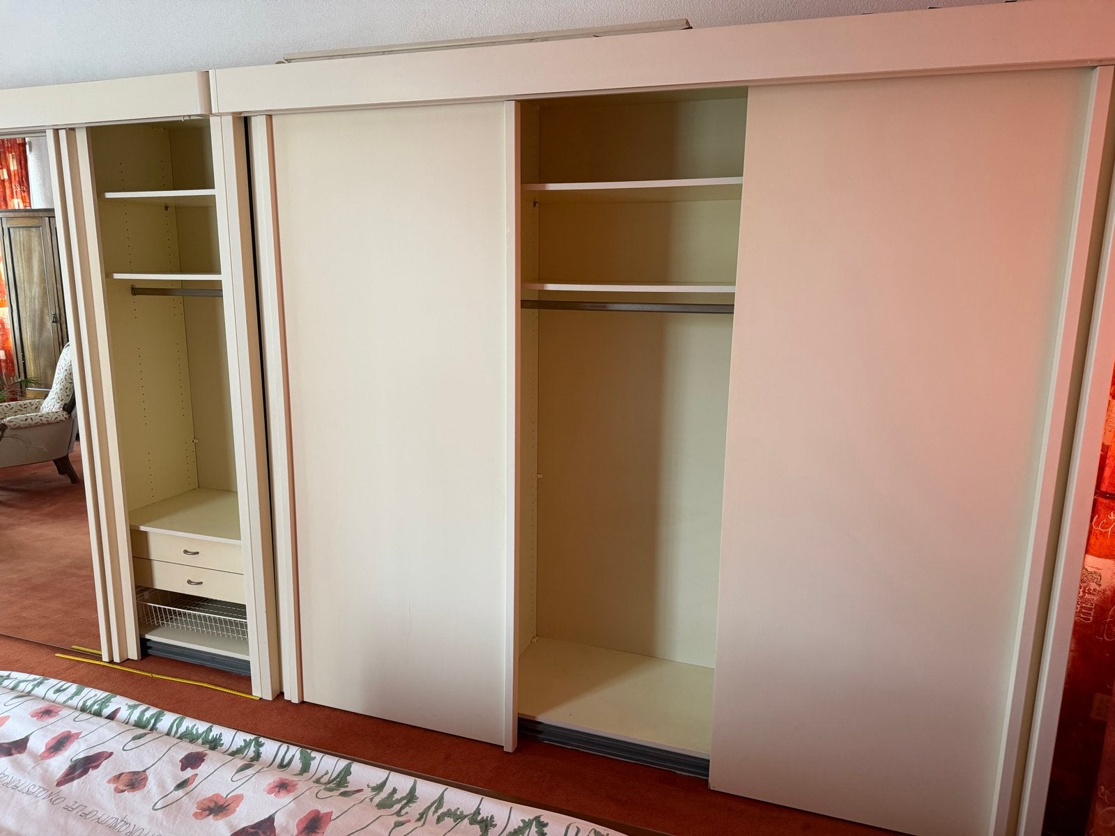 Grote kledingkast met schuifdeuren en spiegel, Ophalen, Overige materialen, Gebruikt, 200 cm of meer