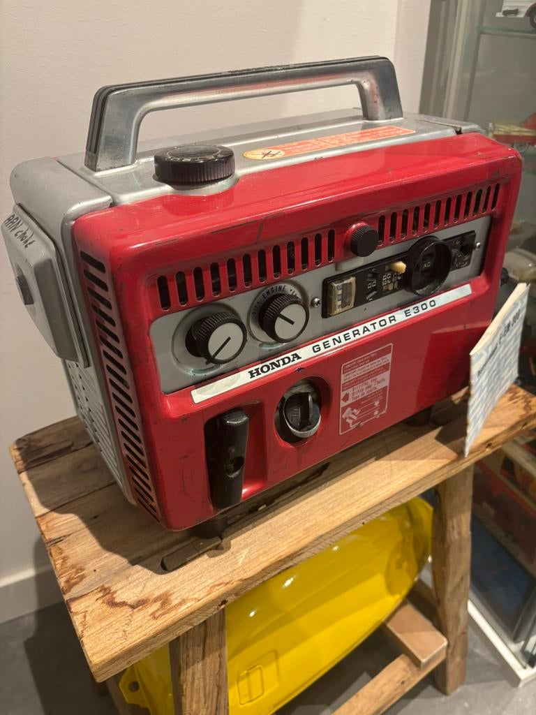 Honda E300 generator, Doe-het-zelf en Verbouw, Aggregaten, Ophalen, Gebruikt, Minder dan 5 kVA, Benzine