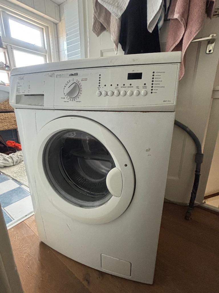 Zanussi Wasmachine ZWG5141 Beschadigd, Ophalen, Niet werkend, 85 tot 90 cm, 1200 tot 1600 toeren