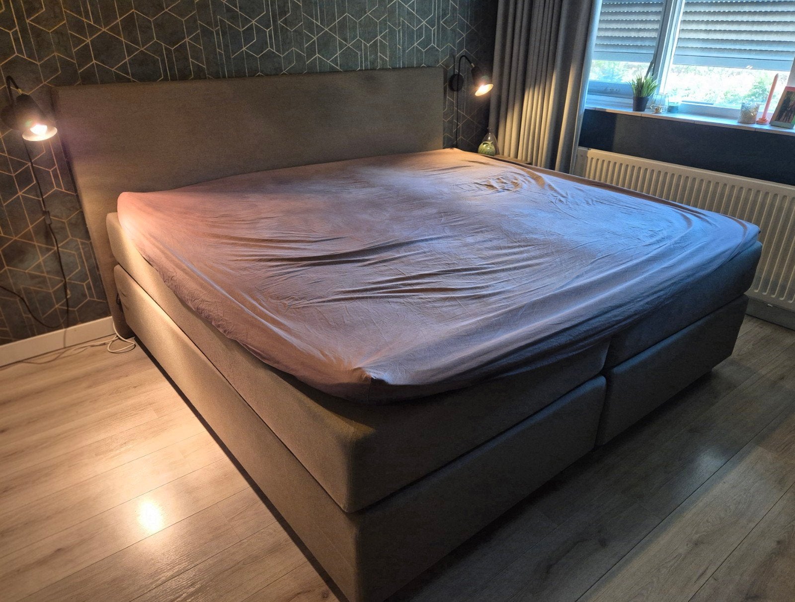 Swiss Sense Boxspring 200x200 cm met hoofdbord - Taupe/Bruin, Ophalen, Gebruikt, Bruin, Tweepersoons