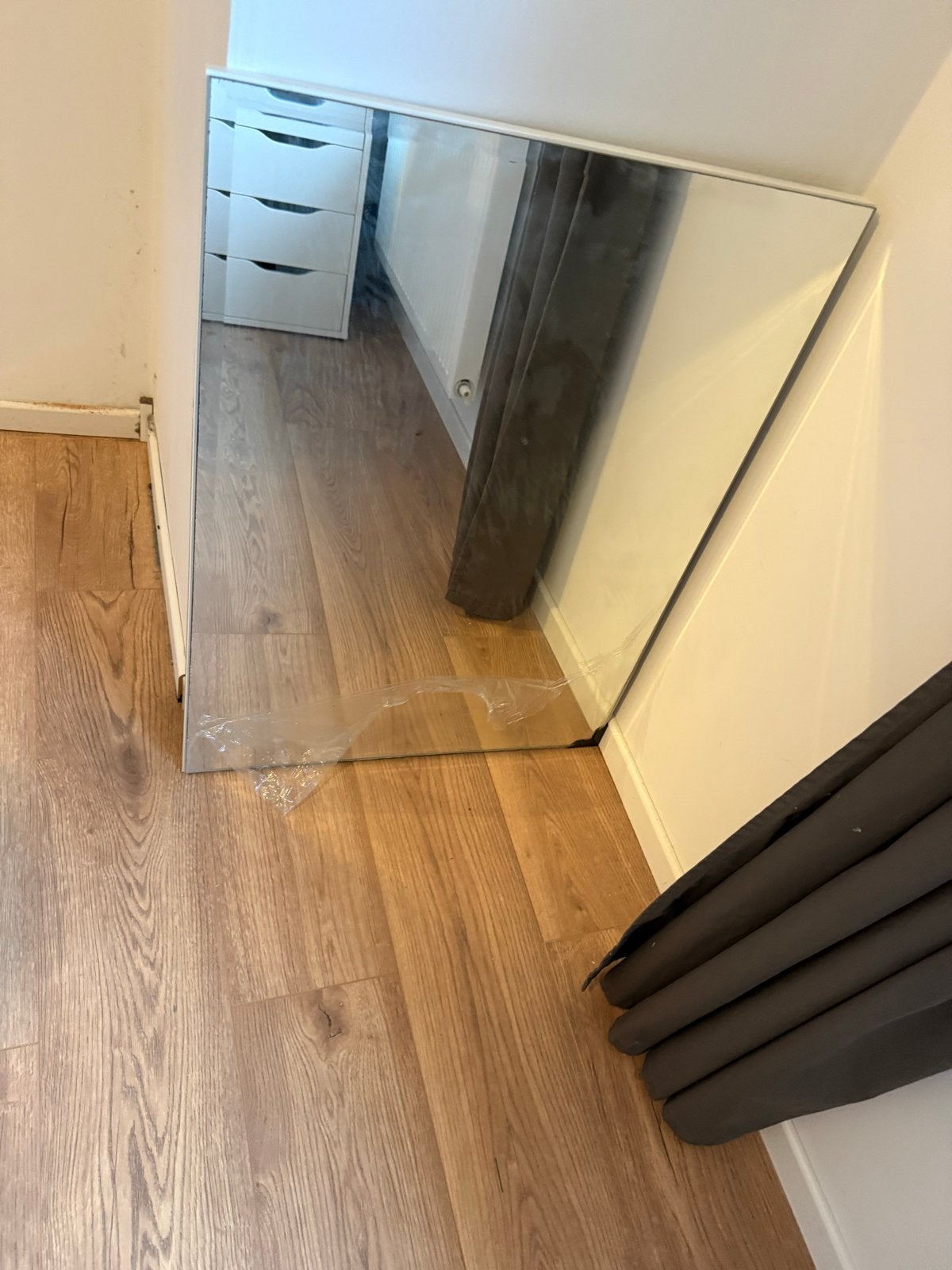 Grote spiegel met witte lijst, Huis en Inrichting, Ophalen, 100 tot 150 cm, Zo goed als nieuw, 75 tot 100 cm