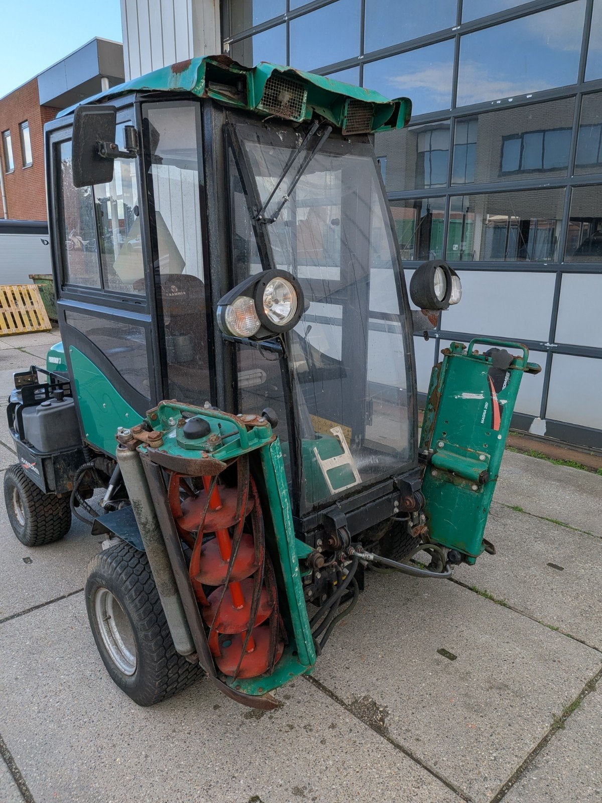 Ransomes Parkway 3 Kooimesmaaier - Goed Onderhouden, Ophalen, Gebruikt, Ransomes, Benzine-grasmaaier