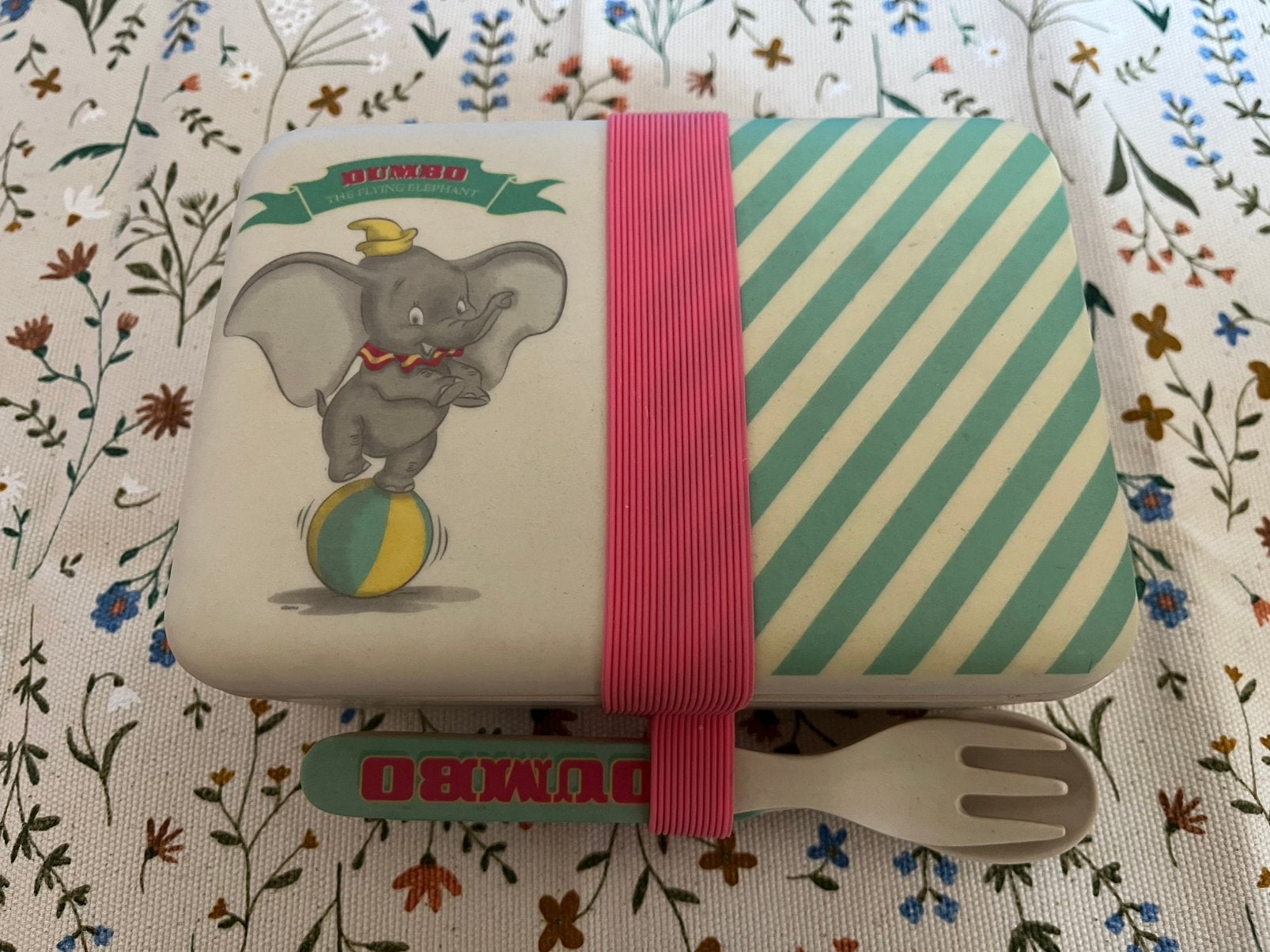 Dumbo lunchbox met bestek en elastiek (Disney), Ophalen, Zo goed als nieuw