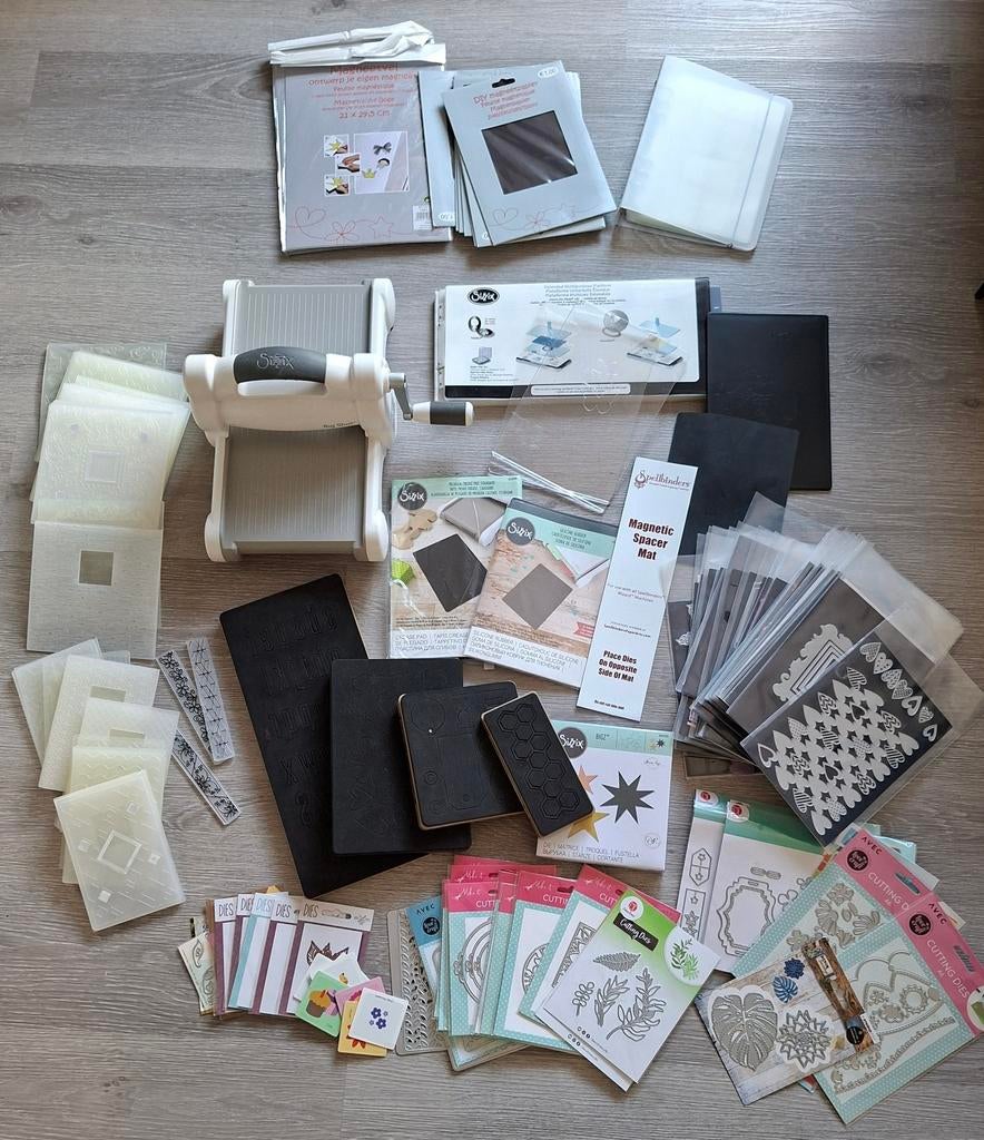 Sizzix Big Shot set met veel toebehoren, Ophalen, Gebruikt