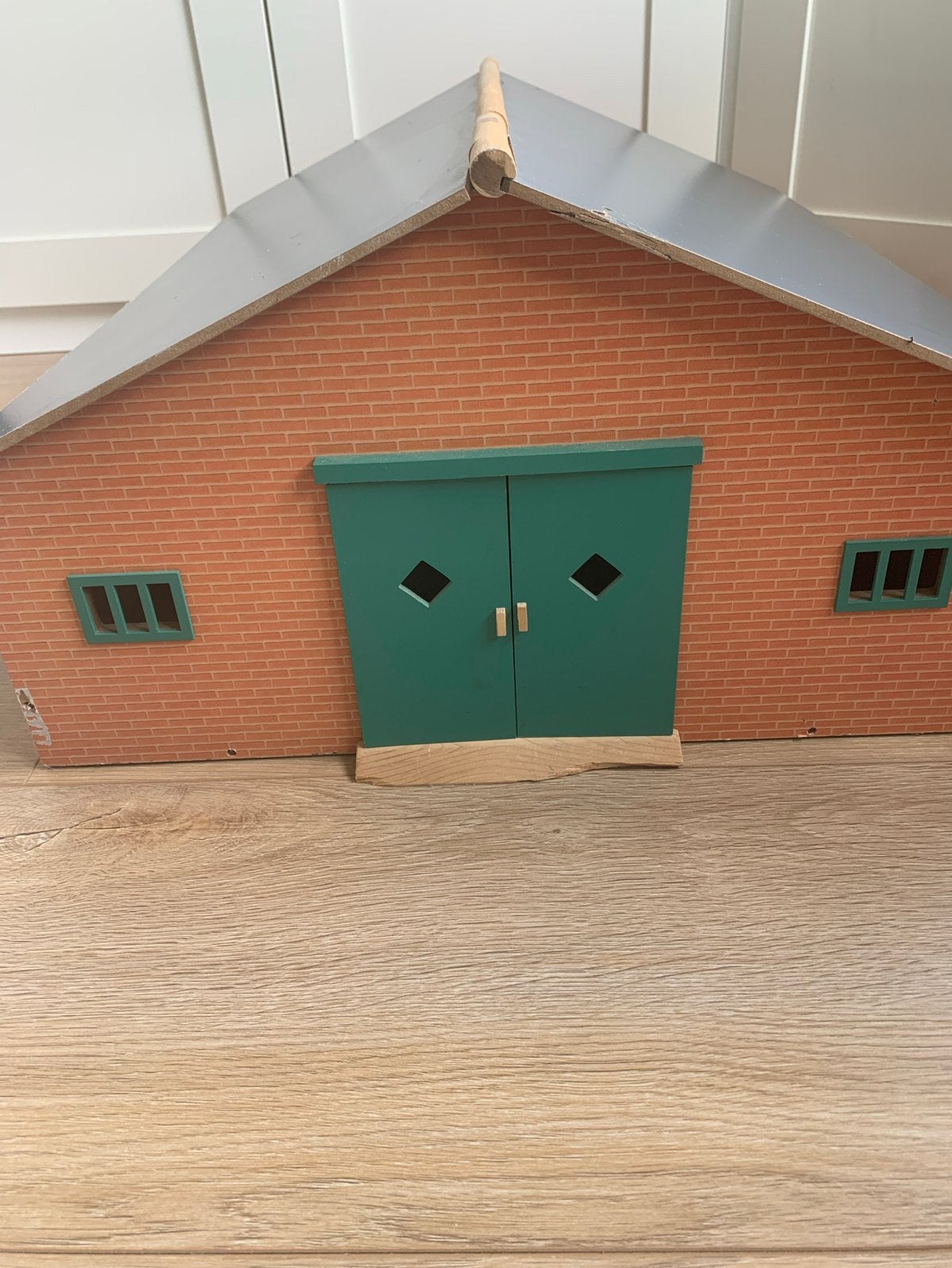 Houten Paardenstal Schleich met hekken en verlichting, Ophalen, Gebruikt