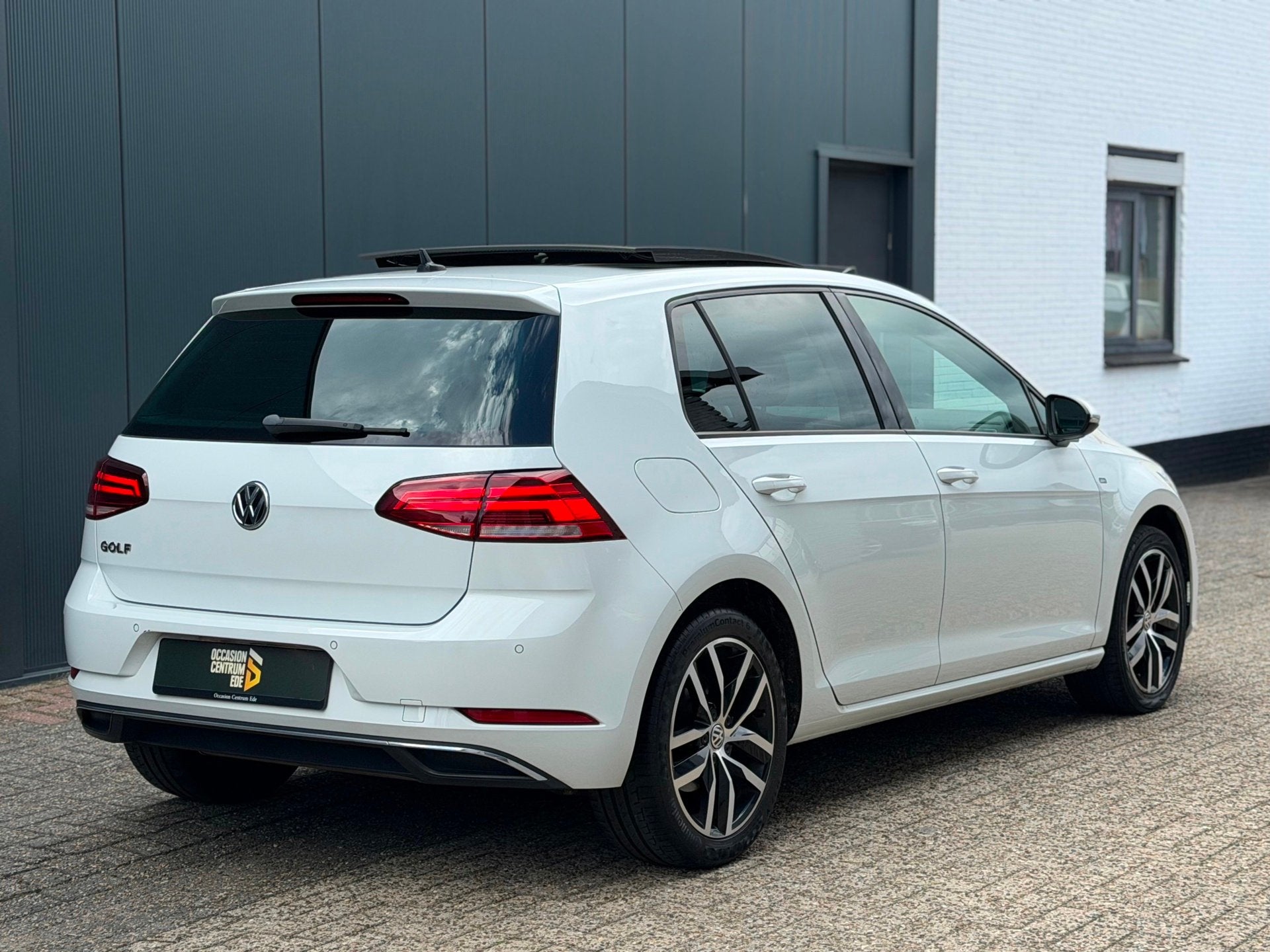 Volkswagen Golf 1.5 TSI Highline | Pano | Automaat | 7.5 |, Euro 6, 4 cilinders, 150 pk, Wit