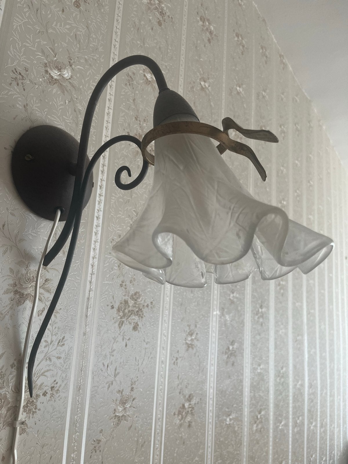 Decoratieve wandlamp met glazen kappen,set van 2, Met snoer/stekker, Gebruikt, Zwart, E14 (klein)