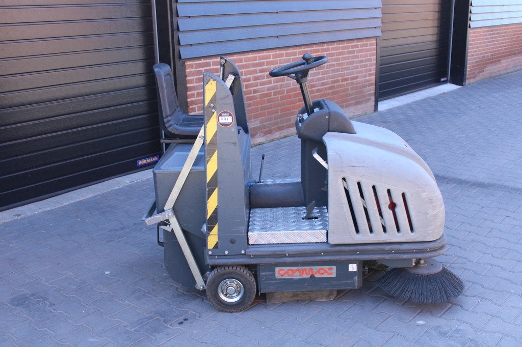 cowaco zit veegmachine elektrische hoogkieper (bj 2010)