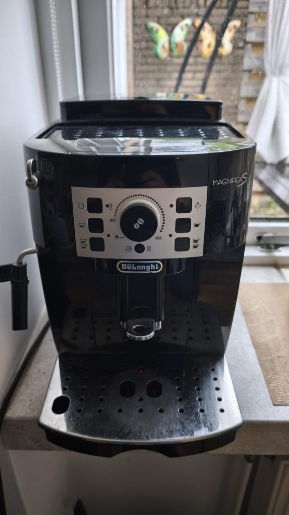 De'Longhi Magnifica S volautomatische espressomachine, Witgoed en Apparatuur, Koffiezetapparaten, Ophalen, Gebruikt, Espresso apparaat