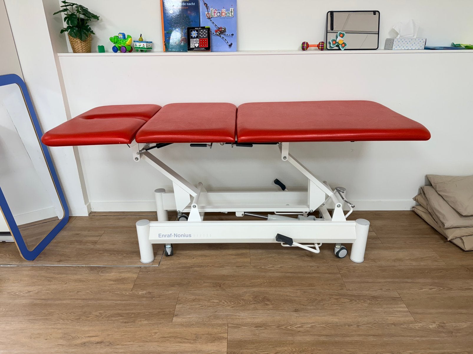 Enraf-Nonius behandelbank 80 cm breed, Sport en Fitness, Ophalen, Zo goed als nieuw, Massagetafel