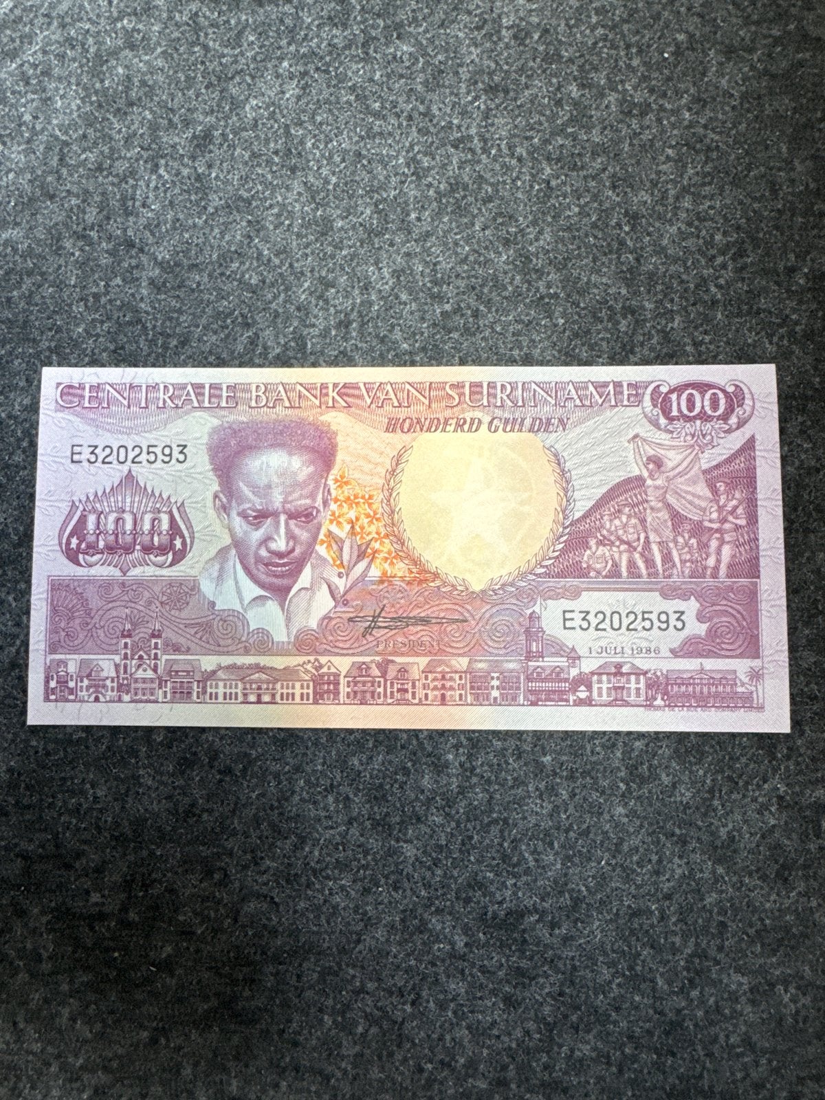 Biljet 100 Surinaamse Gulden - Centrale Bank van Suriname, Ophalen of Verzenden, Gestempeld