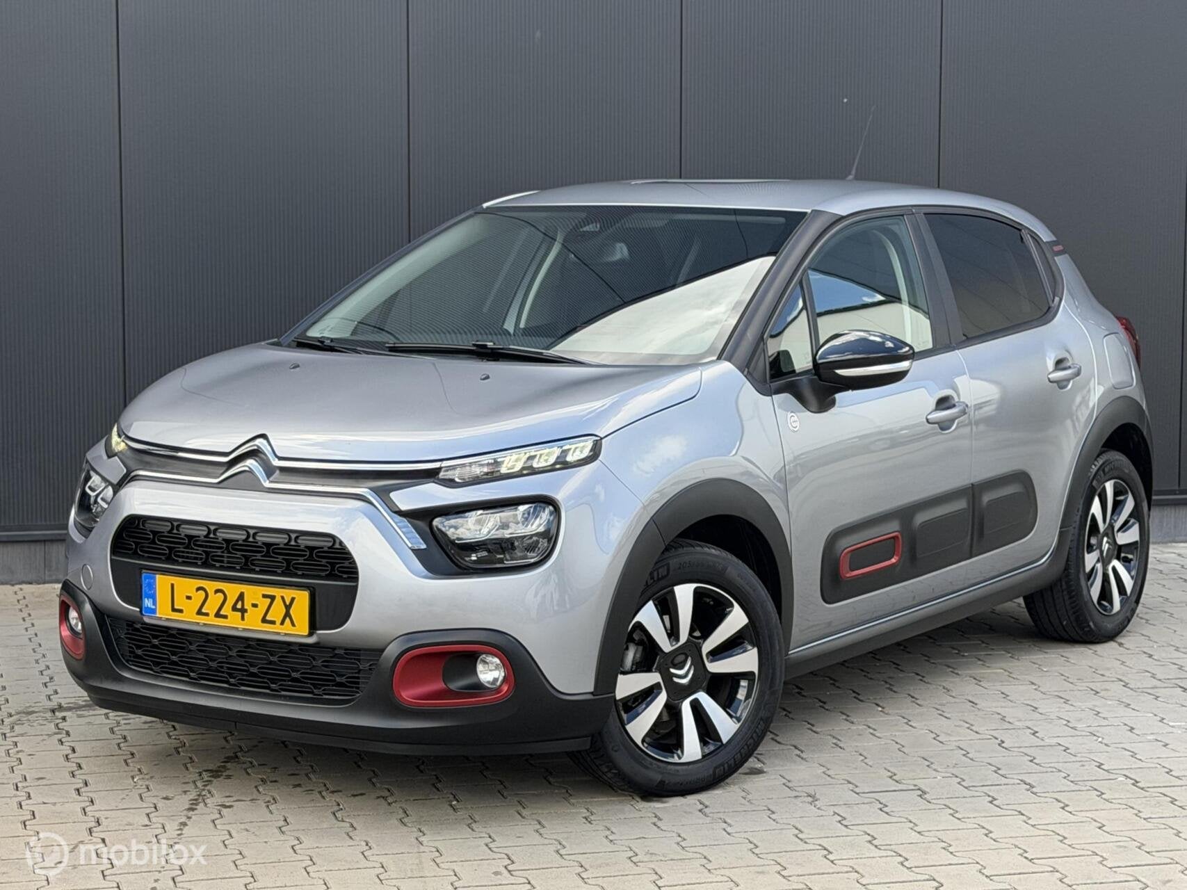 Citroen C3 1.2 110PK C-Series | CRUISE | CARPLAY | NAVI |, Voorwielaandrijving, 1199 cc, 49 €/maand, Origineel Nederlands