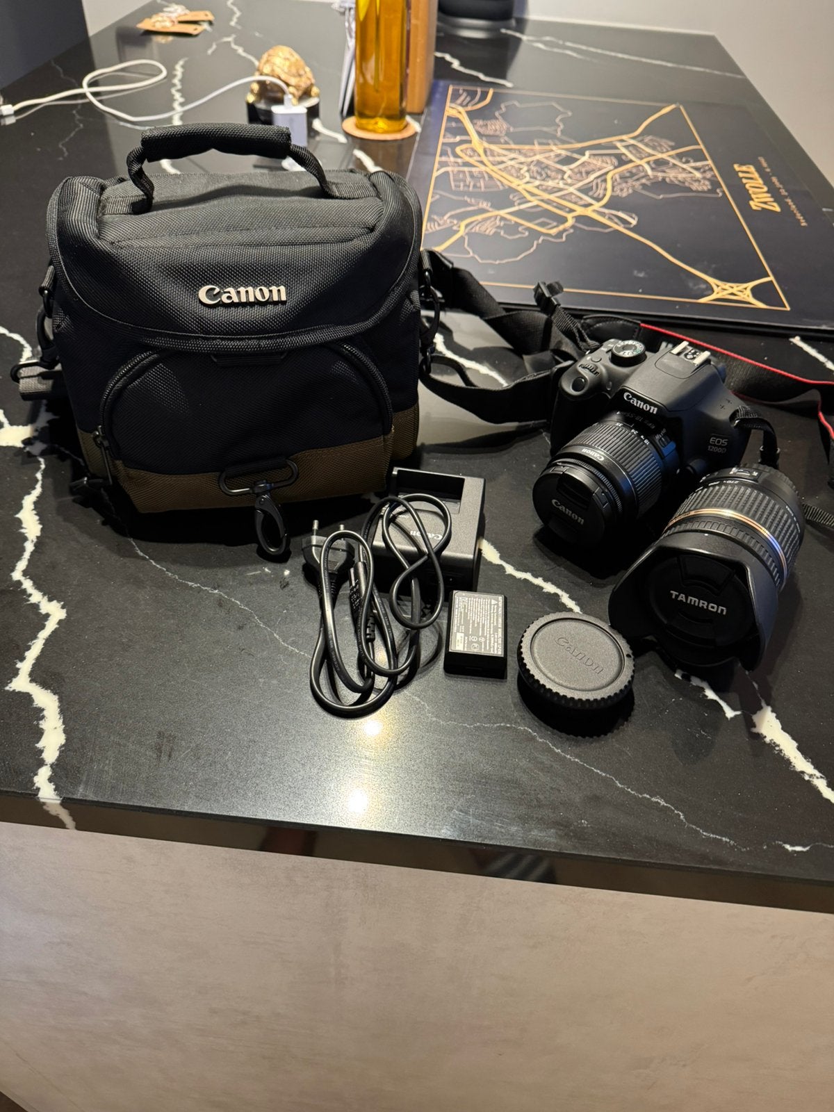 Canon EOS 1200D + 2 lenzen, tas en accessoires, Ophalen, Zo goed als nieuw, Canon