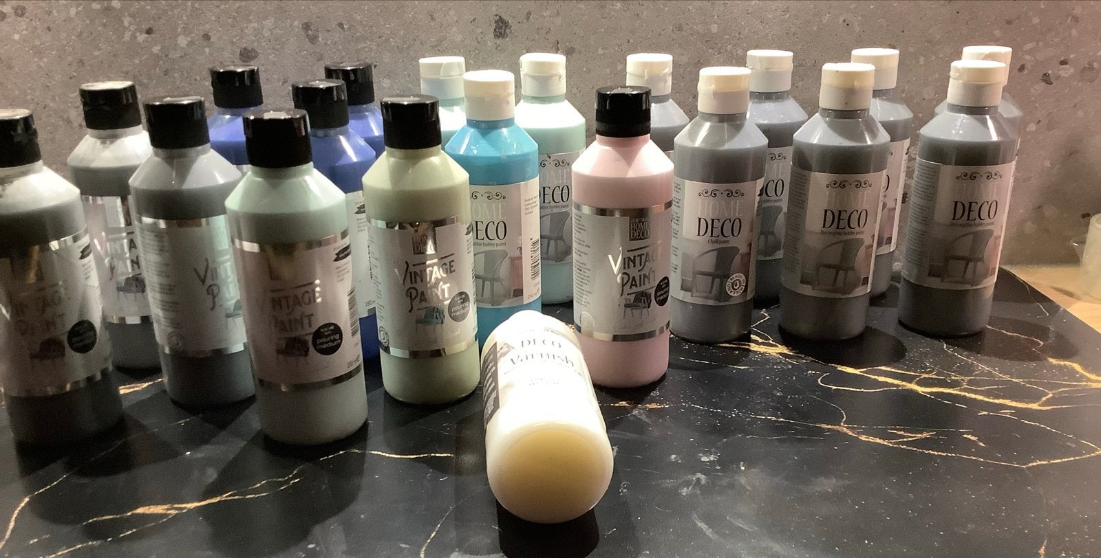 20 flessen vintage en deco verf met varnish, Gebruikt, Overige kleuren, Ophalen of Verzenden, Verf