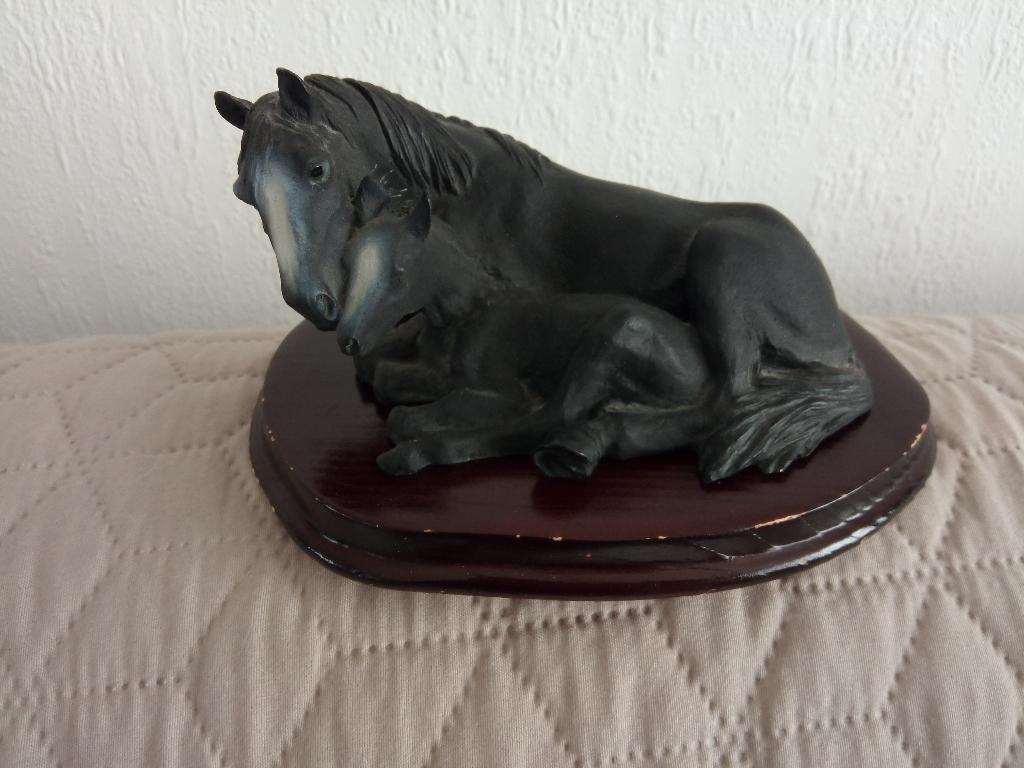 Beeld Zwart Paard met veulen, Ophalen of Verzenden, Zo goed als nieuw, Dier