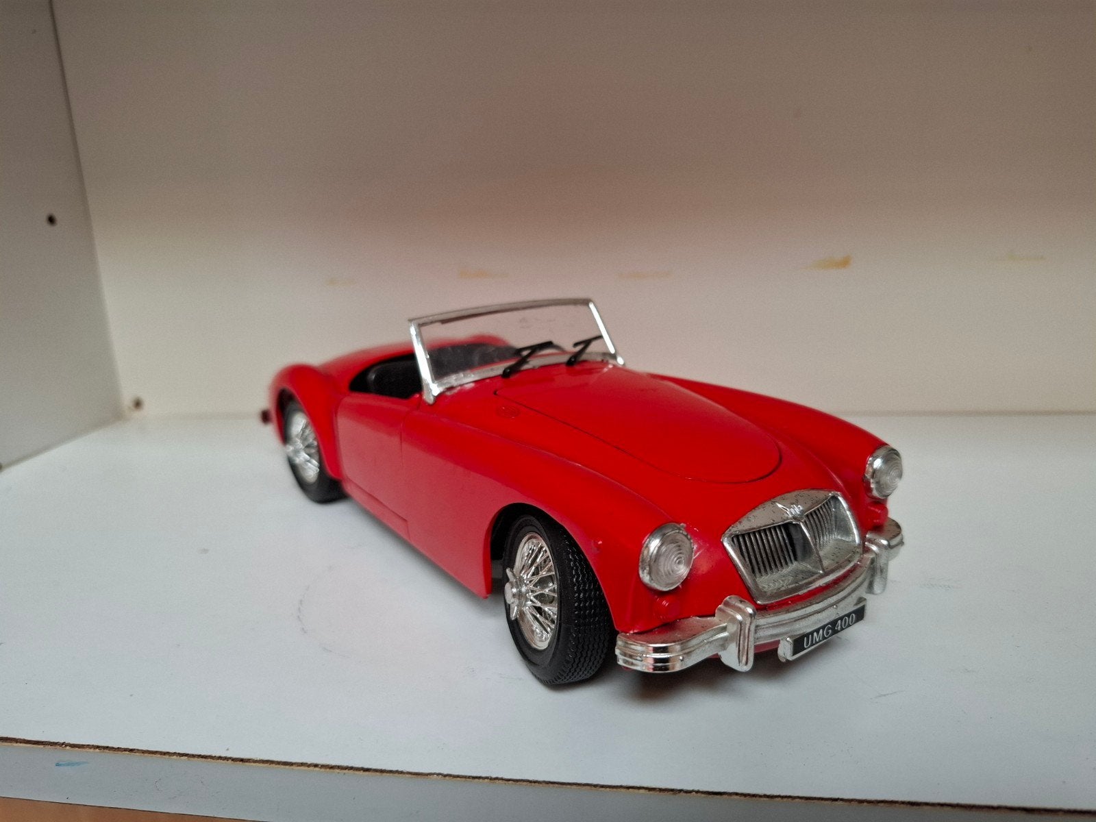Mooie rode MG A modelauto - Zo goed als nieuw, Hobby en Vrije tijd, Modelauto's | 1:18, Ophalen of Verzenden, Zo goed als nieuw