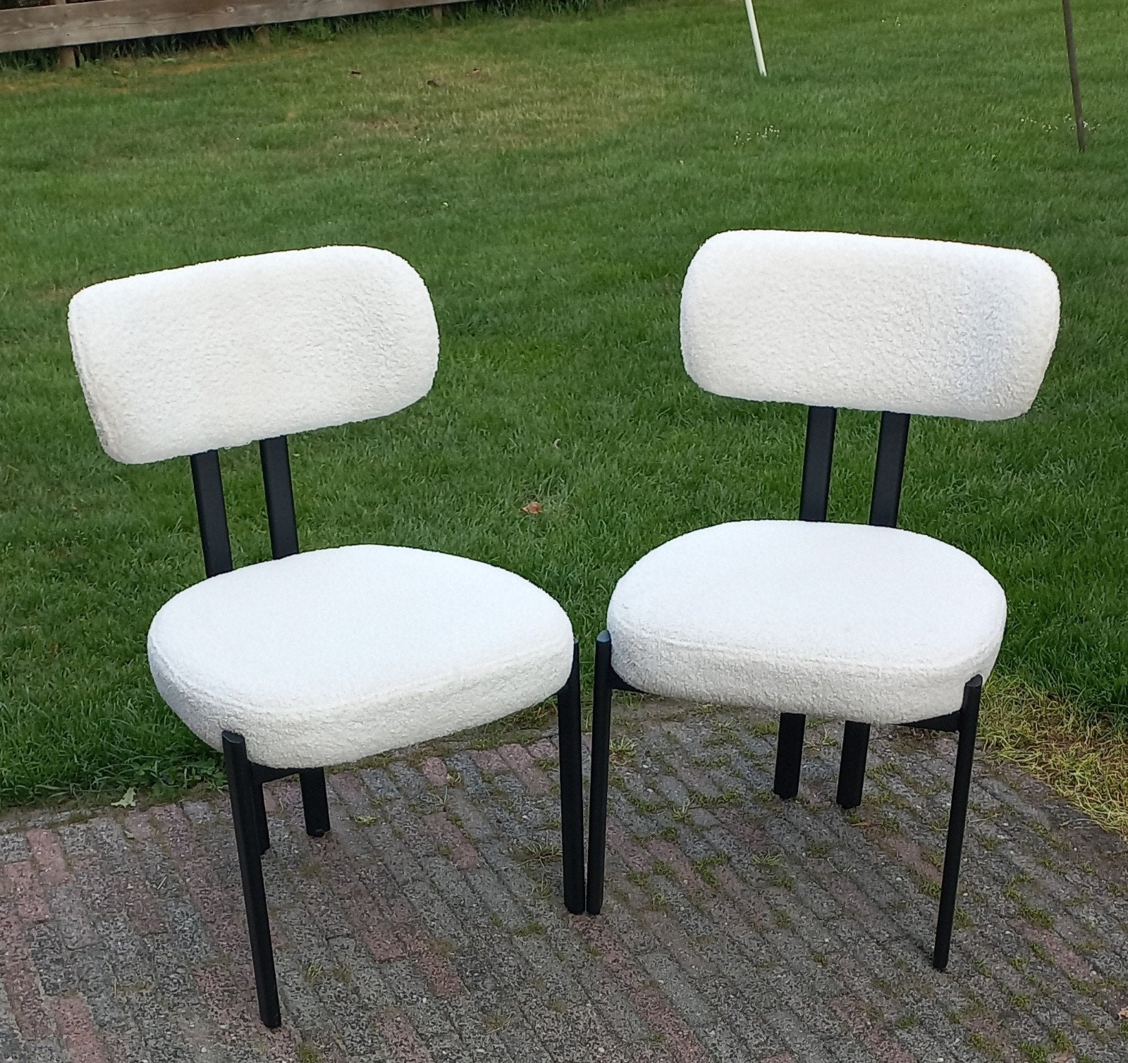 Twee leuke stoeltjes - Wit teddy stof, Huis en Inrichting, Stoelen, Zo goed als nieuw, Twee, Metaal, Stof, Wit, Ophalen of Verzenden