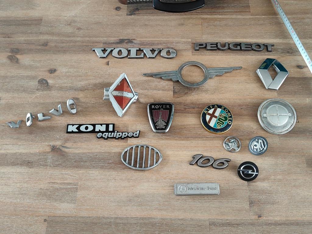 Diverse auto-emblemen en logo's - Volvo, Peugeot, Alfa Romeo, Ophalen of Verzenden, Gebruikt, Opel